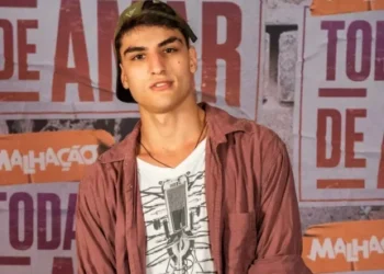 Ex-ator de Malhação, filho de famosos, trabalha em loja para garantir a alimentação