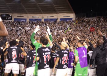 Vasco avança na Sul-Americana ao vencer o Santa Fe com segurança