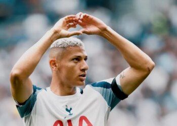 Richarlison se aproxima de equipe de Salah após desabafo sobre futuro
