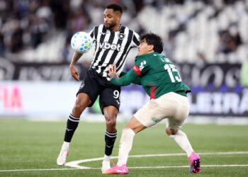 Palmeiras empata com Botafogo, perde a liderança e é impedido por Gabriel Batista