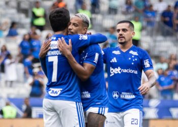 Cruzeiro vence o Athletico-PR por 3 a 1 e encerra série invicta de dez partidas