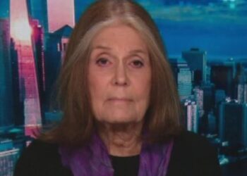 Morre Gloria Steinem, ícone do feminismo e pioneira na Playboy, aos 92 anos