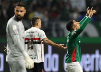 Palmeiras aproveita expulsão e vence São Paulo em clássico no Nubank Parque