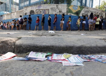 43% dos brasileiros estão pessimistas sobre o futuro do país em 2026