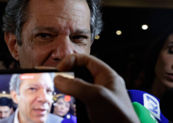 Prefeitos da coligação de Haddad desconsideram apoio do PT em decisões importantes