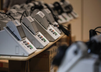 Pesquisas revelam os candidatos à frente nas eleições para governos estaduais em 2026