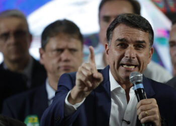 Aliados de Flávio Bolsonaro se mobilizam contra ato em apoio a Lula
