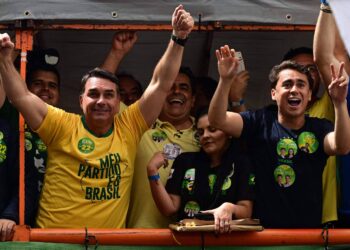 Metade dos apoiadores do Flaviômetro se omite segundo pesquisa de 16/10/2026