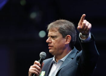 Tarcísio acredita que Flávio superará Lula por 5 pontos nas eleições de 2026