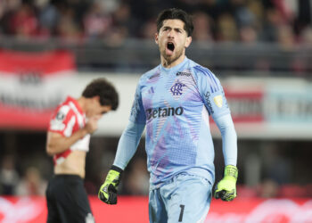 Flamengo dá passo importante para renovar contrato de Agustín Rossi