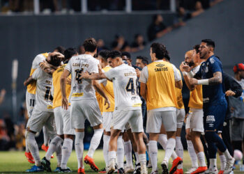 Santos enfrenta desafio decisivo para reverter a temporada