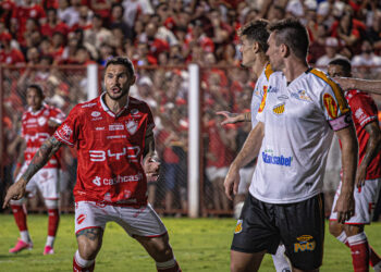 Empate entre líderes da Série B abre disputa acirrada por vagas no G4; descubra as novas probabilidades