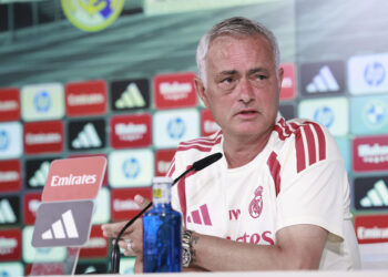 Mourinho traz à tona polêmica entre Prestianni e Vinícius Jr.