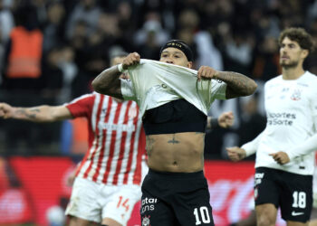 Folha salarial do Corinthians gera dúvidas sobre gestão do clube