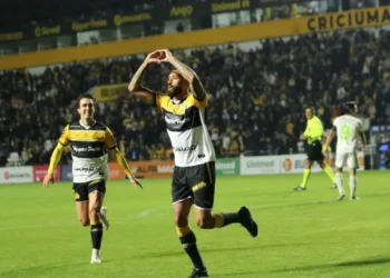 Criciúma vence América-MG e sobe para o quinto lugar na tabela