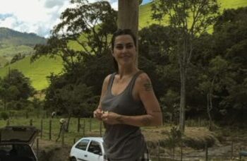 Cleo Pires revela seu refúgio nas montanhas com cavalos soltos e uma horta especial