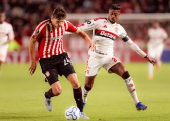 Rossi empata para o Flamengo em jogo fora de casa na semifinal