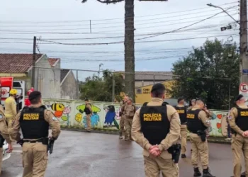 Homem é morto pela polícia após fazer 13 crianças reféns em creche de Curitiba e ameaçar incêndio