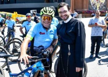 Daniel completa desafiadora romaria de 318 km de bicicleta até o Santuário de Aparecida