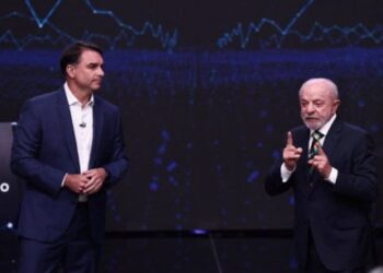 Band lidera audiência durante debate entre Lula e Flávio Bolsonaro