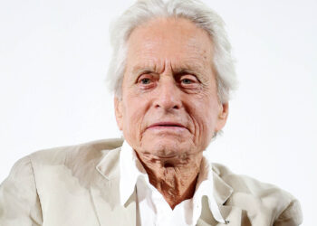 Briga entre Michael Douglas e atriz vencedora do Oscar marca festa do Globo de Ouro