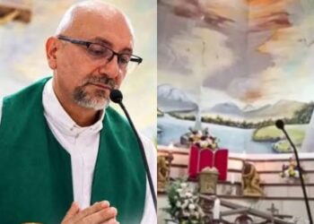 Padre falece após cruz de madeira cair durante missa no Equador