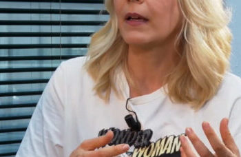 Cantora de rock nacional transforma sua vida aos 64 anos após diagnóstico de doença incurável