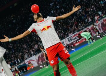 Nkunku brilha com hat-trick e RB Leipzig vence Eintracht Frankfurt com facilidade