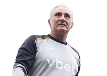 Tite dedica primeira vitória ao torcedor e destaca gratidão pela apoio recebido