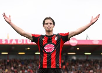 Bournemouth considera negociar Alex Scott por valor significativo; saiba mais sobre a situação